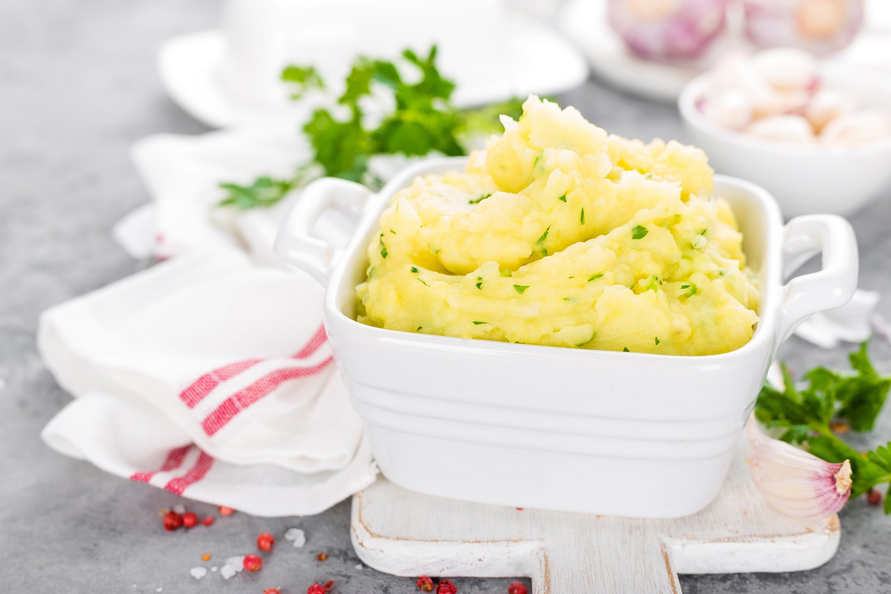 How to Make Creamy Garlic Mashed Potatoes