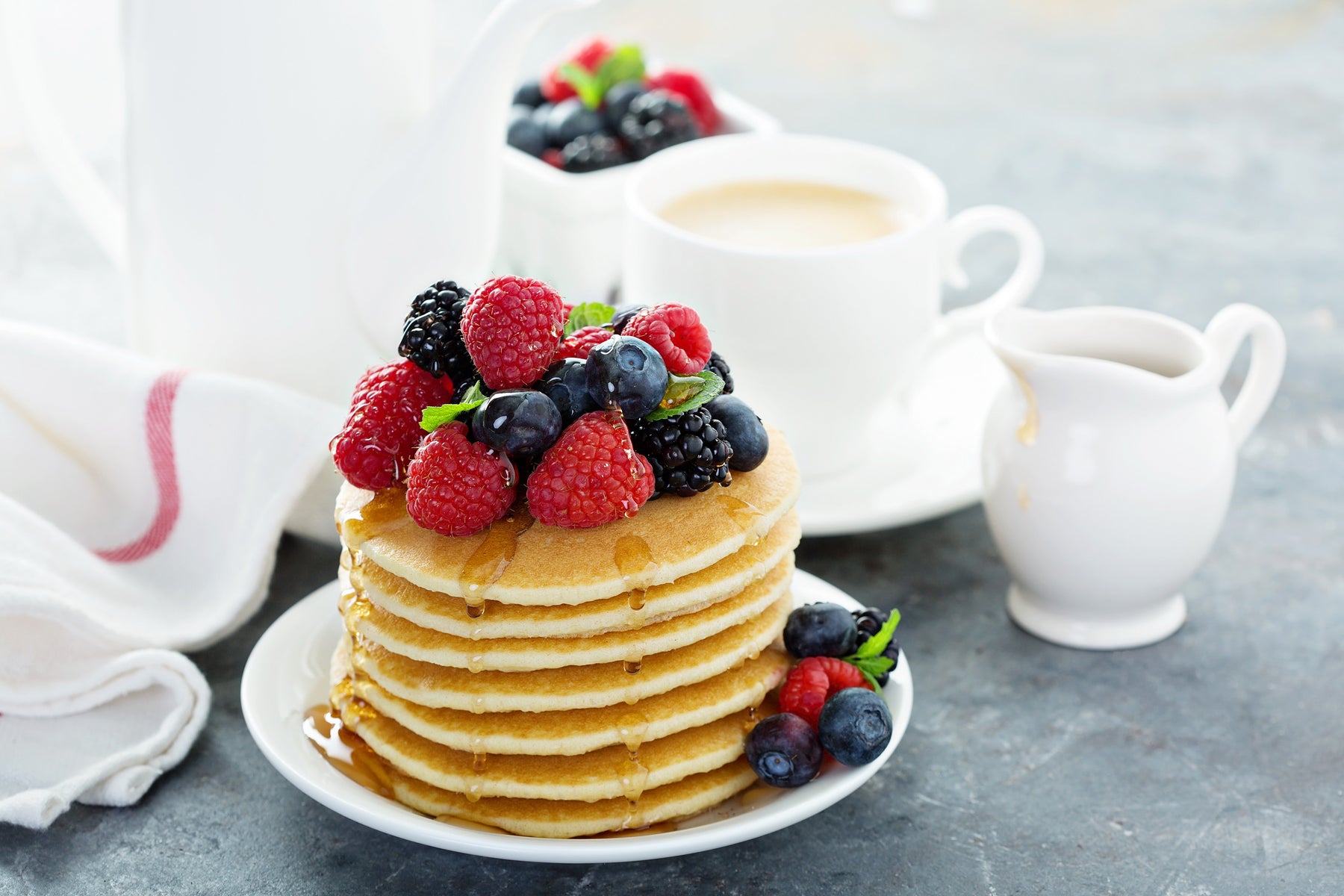 How to Make Fluffy Pancakes with Fresh Berries